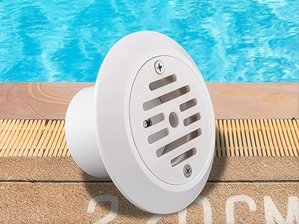 An adjustable inlet is placed at the edge of the swimming pool.