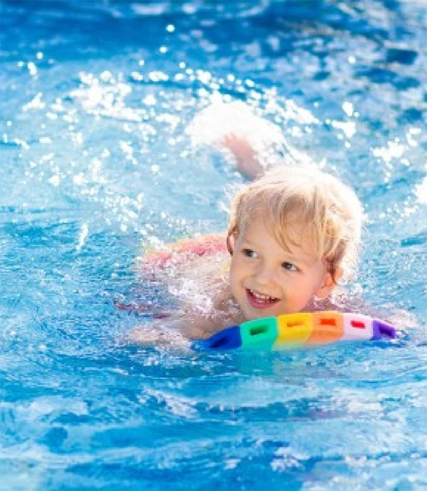 Kids are playing in the swimming pool.