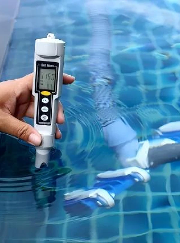 Ein Tests tift wird verwendet, um die Wasser qualität zu überprüfen.