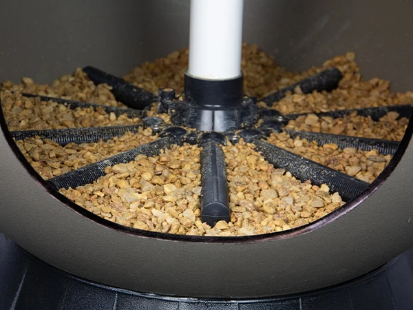 The sand filter contains a diffuser and silica sand
